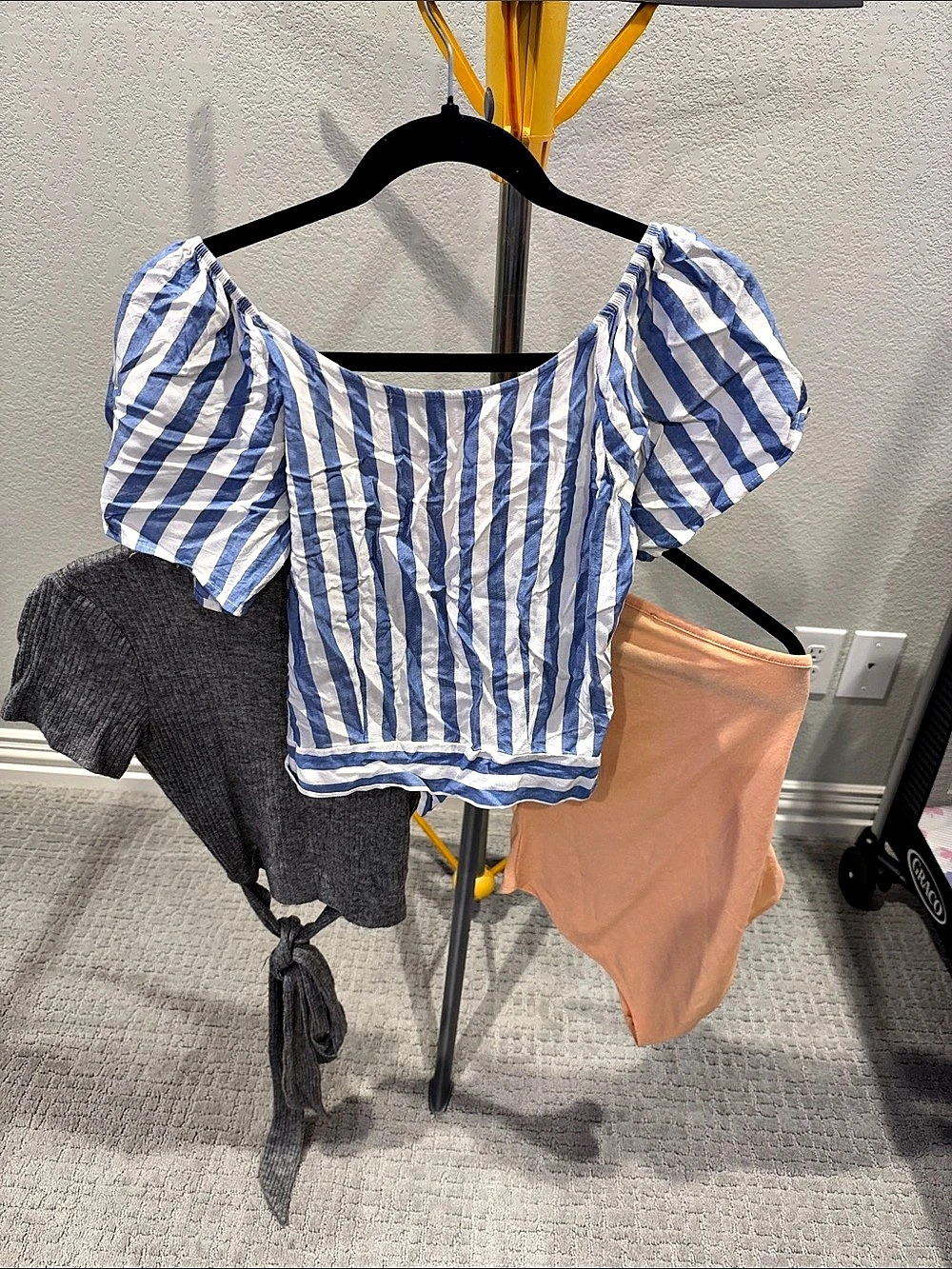 Forever 21 Women's Blue & White Striped Crop Top